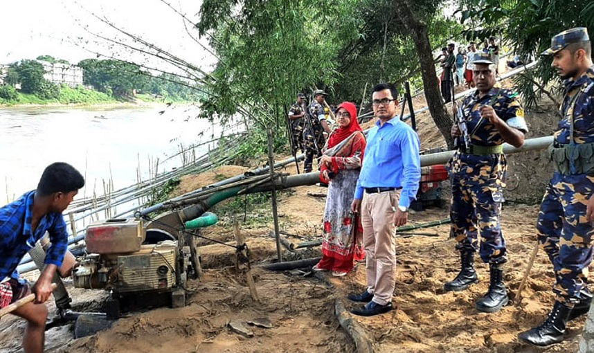 শেরপুরে নিষিদ্ধ সীমানা থেকে বালু উত্তোলন ৩০ ড্রেজার মেশিন ধ্বংস